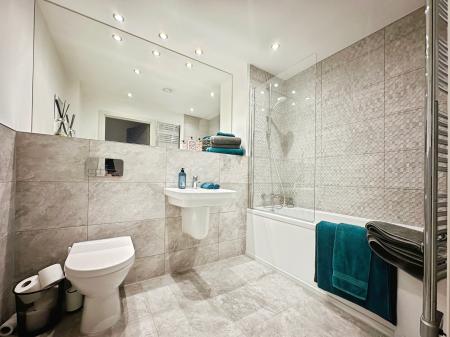 2 bedroom Apartment to let in Broadway One, Morecambe, LA4