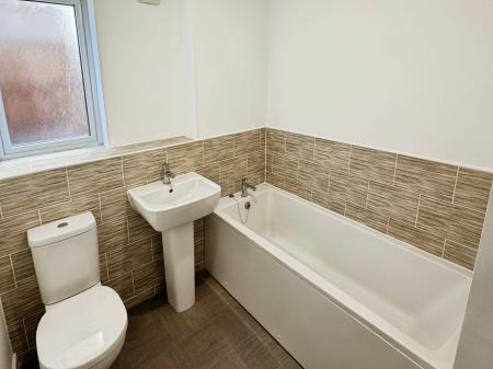 2 bedroom Flat to let in St Georges Quay, Lancaster, LA1