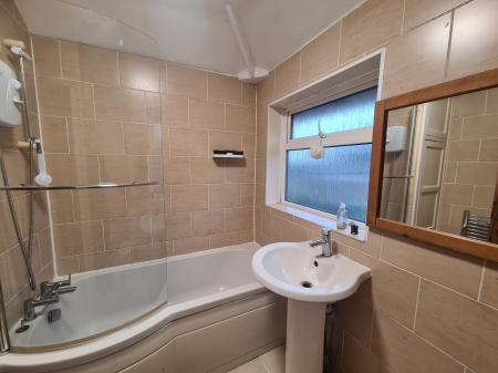 4 bedroom Semi-detached house to let in Slaidburn Drive, Hala, Lancaster, LA1