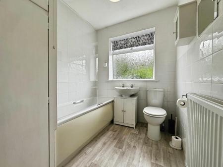 3 bedroom Bungalow to let in Warren Drive, Slyne-with-Hest, LA2