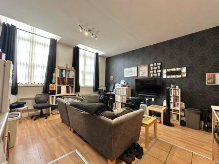 2 bedroom Flat to let in Cinnabar House