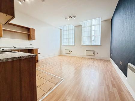 2 bedroom Flat to let in Cinnabar House
