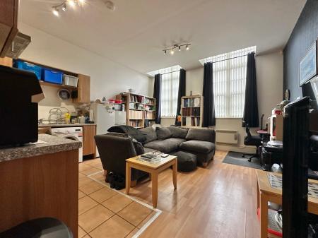 2 bedroom Flat to let in Cinnabar House