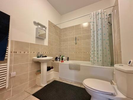 2 bedroom Flat to let in Cinnabar House
