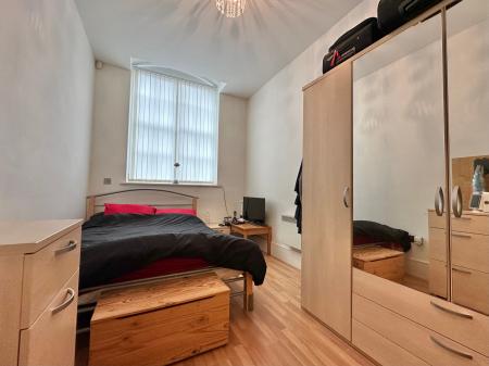2 bedroom Flat to let in Cinnabar House
