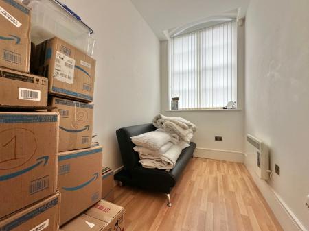 2 bedroom Flat to let in Cinnabar House