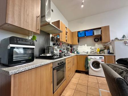 2 bedroom Flat to let in Cinnabar House