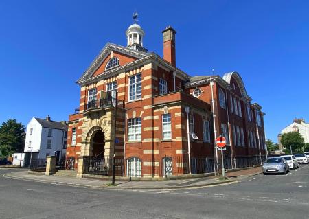2 bedroom Flat to let in Cinnabar House