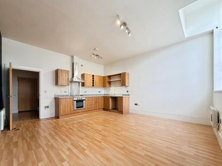 2 bedroom Flat to let in Cinnabar House