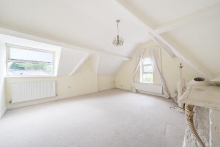 2 bedroom Flat for sale in 3 Park Villas, Roundhay, Leeds, LS8