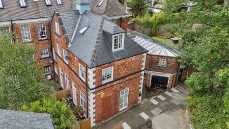 2 bedroom Duplex for sale in Allerton Hall Courtyard, Chapel Allerton, Leeds, LS7
