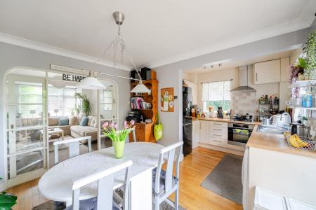 3 bedroom End of terrace house for sale in Farm Hill North, Leeds, LS7