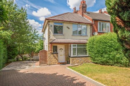 3 bedroom End of terrace house for sale in Farm Hill North, Leeds, LS7