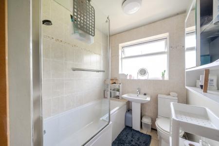 3 bedroom End of terrace house for sale in Farm Hill North, Leeds, LS7