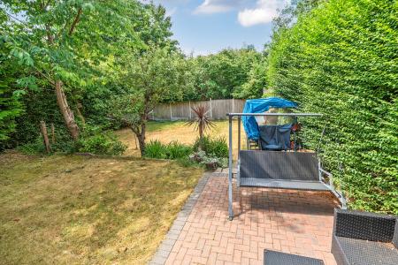 3 bedroom End of terrace house for sale in Farm Hill North, Leeds, LS7