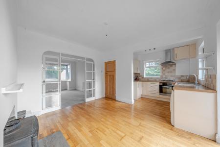 3 bedroom End of terrace house for sale in Farm Hill North, Leeds, LS7