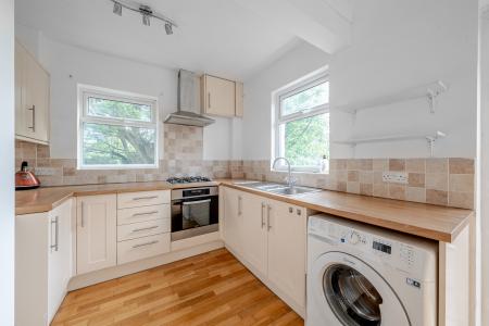 3 bedroom End of terrace house for sale in Farm Hill North, Leeds, LS7