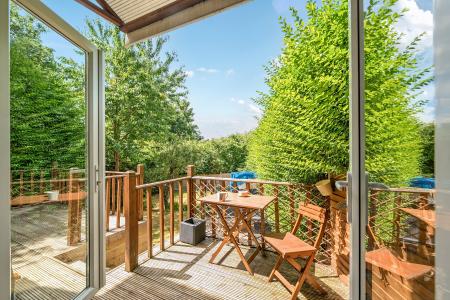 3 bedroom End of terrace house for sale in Farm Hill North, Leeds, LS7