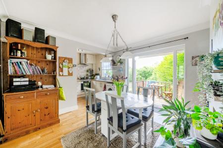 3 bedroom End of terrace house for sale in Farm Hill North, Leeds, LS7