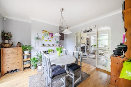 3 bedroom End of terrace house for sale in Farm Hill North, Leeds, LS7