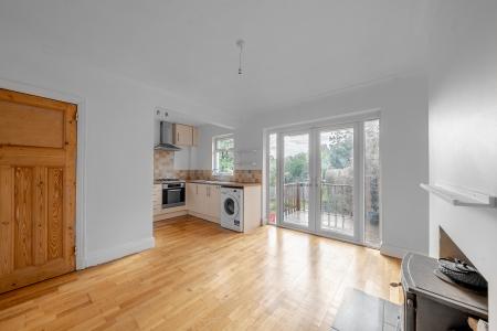 3 bedroom End of terrace house for sale in Farm Hill North, Leeds, LS7