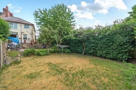 3 bedroom End of terrace house for sale in Farm Hill North, Leeds, LS7