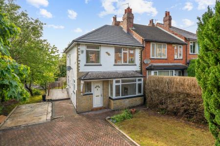 3 bedroom End of terrace house for sale in Farm Hill North, Leeds, LS7