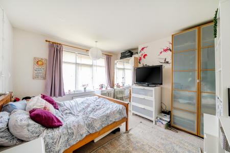 3 bedroom End of terrace house for sale in Farm Hill North, Leeds, LS7