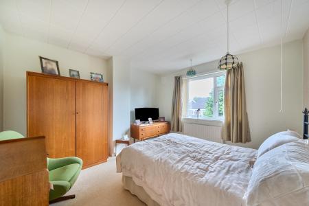 3 bedroom Semi-detached house for sale in Gledhow Grange View, Roundhay, Leeds, LS8