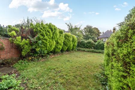 3 bedroom Semi-detached house for sale in Gledhow Wood Road, Oakwood, Leeds, LS8