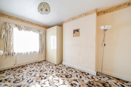 3 bedroom Semi-detached house for sale in Gledhow Wood Road, Oakwood, Leeds, LS8