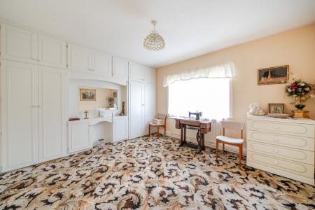 3 bedroom Semi-detached house for sale in Gledhow Wood Road, Oakwood, Leeds, LS8