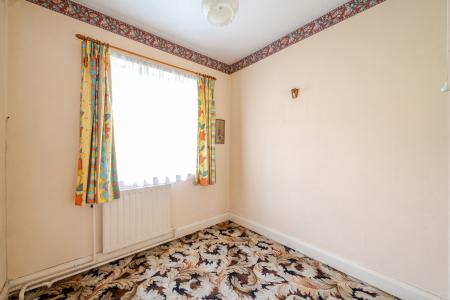 3 bedroom Semi-detached house for sale in Gledhow Wood Road, Oakwood, Leeds, LS8