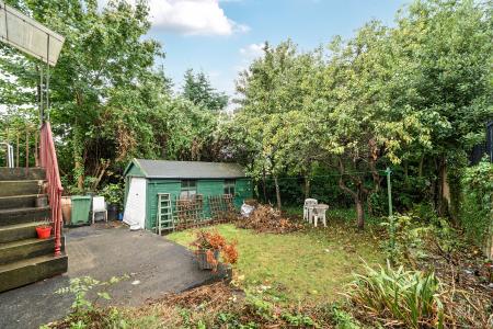 3 bedroom Semi-detached house for sale in Gledhow Wood Road, Oakwood, Leeds, LS8