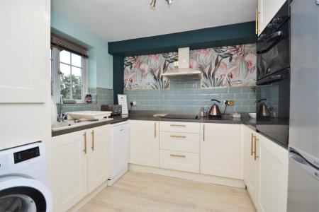 2 bedroom Flat for sale in Hadleigh Court, Moortown, Leeds, LS17