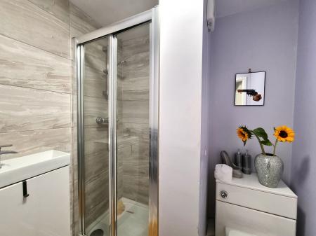 2 bedroom Flat for sale in Hadleigh Court, Moortown, Leeds, LS17