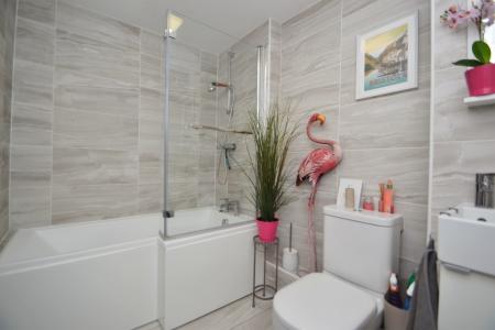 2 bedroom Flat for sale in Hadleigh Court, Moortown, Leeds, LS17