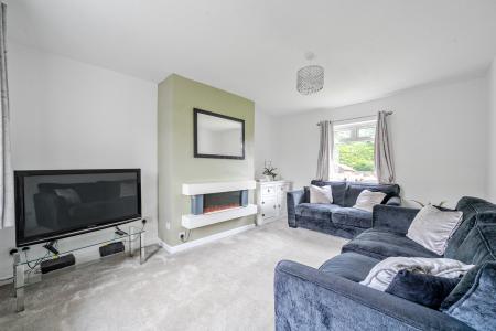 3 bedroom End of terrace house for sale in Hollin Park View, Oakwood, Leeds, LS8