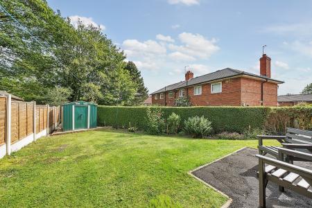 3 bedroom End of terrace house for sale in Hollin Park View, Oakwood, Leeds, LS8