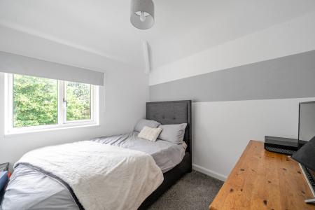 3 bedroom End of terrace house for sale in Hollin Park View, Oakwood, Leeds, LS8