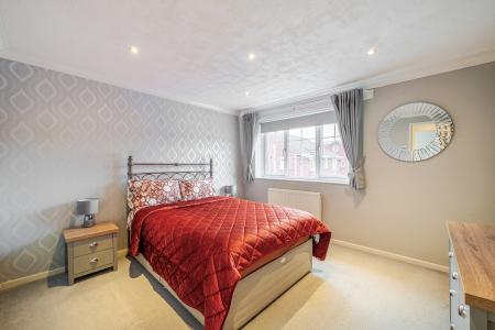 2 bedroom Town house for sale in Oakdene Court, Leeds, LS17