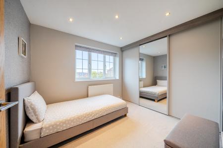 2 bedroom Town house for sale in Oakdene Court, Leeds, LS17