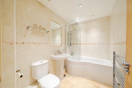 2 bedroom Town house for sale in Oakdene Court, Leeds, LS17