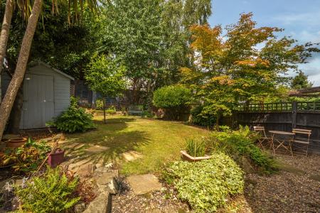 3 bedroom Semi-detached house for sale in Roundhay Mount, Oakwood, Leeds, LS8