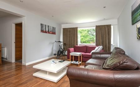 2 bedroom Flat for sale in Sandhill Court, Sandhill Lane, Alwoodley, Leeds, LS17