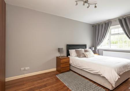 2 bedroom Flat for sale in Sandhill Court, Sandhill Lane, Alwoodley, Leeds, LS17