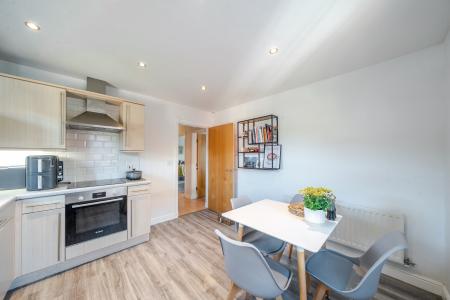 2 bedroom Flat for sale in Teale Drive, Chapel Allerton, Leeds, LS7