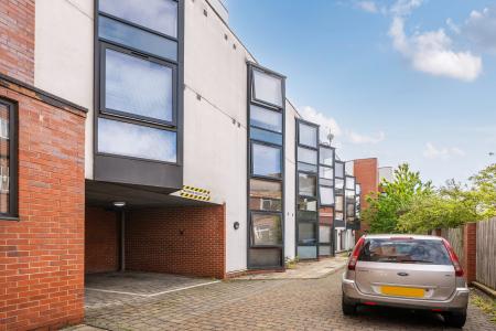 1 bedroom Studio flat for sale in The Pavillion, 45 St. Michaels Lane, Headingley, Leeds, LS6