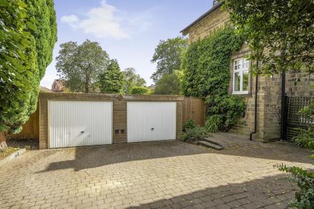 4 bedroom Detached house for sale in West Lodge, Gledhow Park Drive, Chapel Allerton, Leeds, LS7