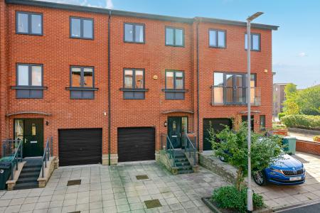 3 bedroom Town house for sale in Yarn Street, Leeds, LS10